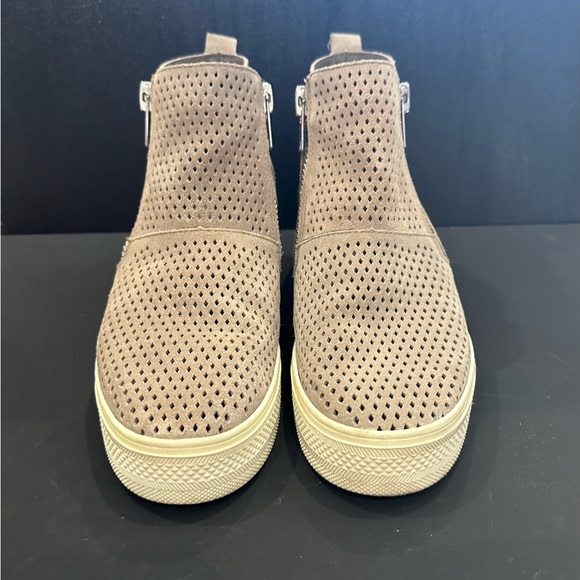 Steve Madden Wedges (Tan/Grayish) - Picture 3 of 7